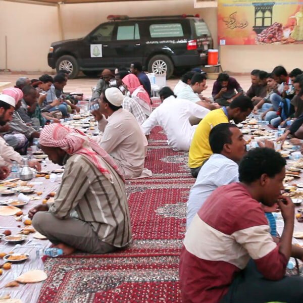 ١١١ مجمع الرسالة الريث إفطار صائم 600x600